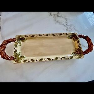 Beautiful platter, great for a housewarming gift or other use.